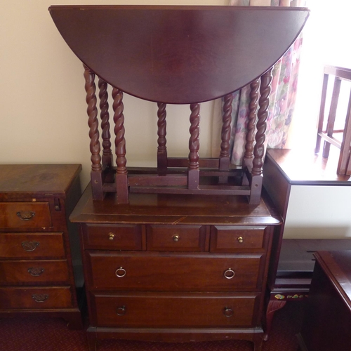 115 - A quantity of miscellaneous dark wood bedroom furniture including; chests of drawers and tables etc ... 