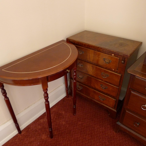 115 - A quantity of miscellaneous dark wood bedroom furniture including; chests of drawers and tables etc ... 