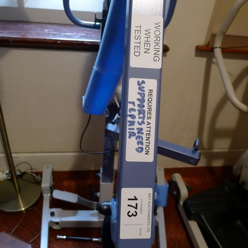 173 - A flyever electrically operated patient hoist/lift, (This lot has been tested & is in working order,... 