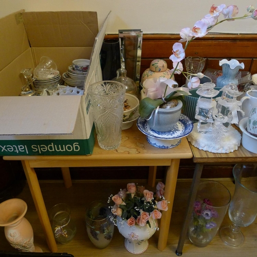 213 - A large quantity of misc decorative tea ware, coffee ware, ornaments, vases, jugs and glassware etc ... 