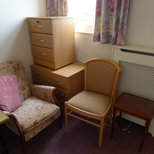 91 - A quantity of miscellaneous general bedroom furniture including; a single wardrobe, two matching che... 