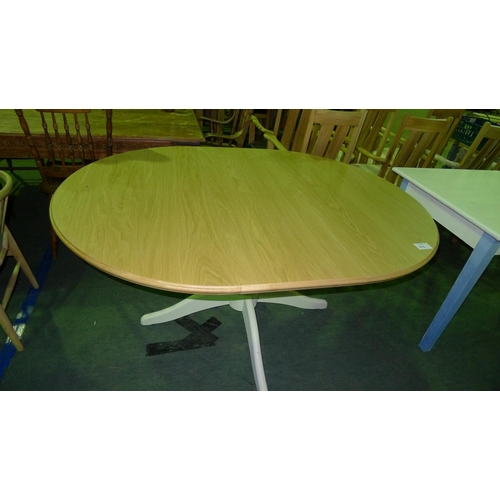 171 - 1 centre extending oval / round dining table with oak veneer top and light painted legs diameter app... 