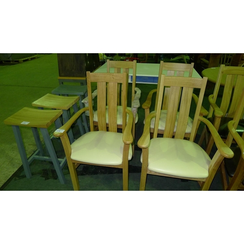 175 - 4 oak carver dining chairs with cream upholstered seat pads