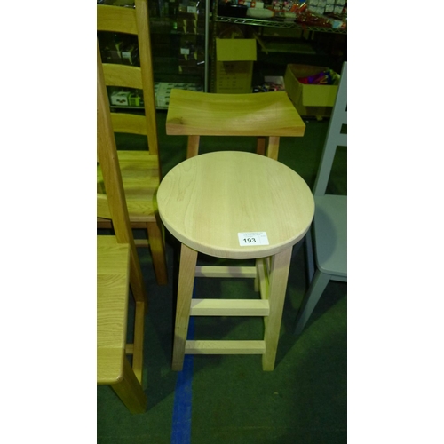 193 - 2 non matching wooden stools