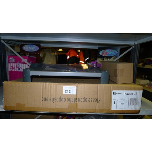 212 - 1 A4 Precision guillotine by Avery type PG 360