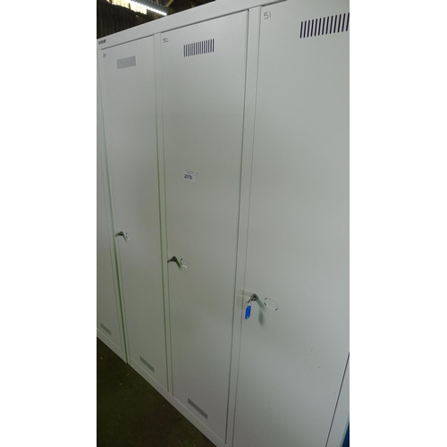 2070 - 1 grey metal three person personnel lockers supplied with 3 keys (old type £1 coin required to relea... 