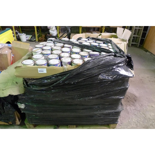 2042 - One pallet containing a large quantity of clear tile primer