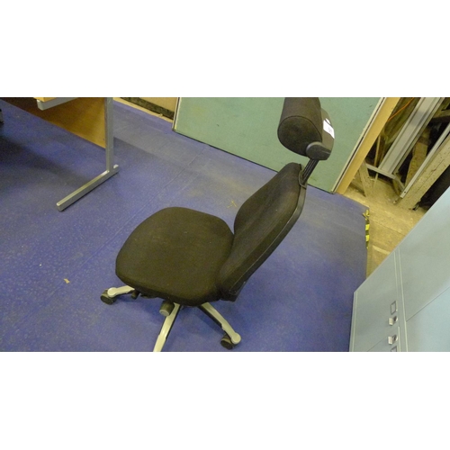 1183 - 1 black upholstered office swivel chair with head rest