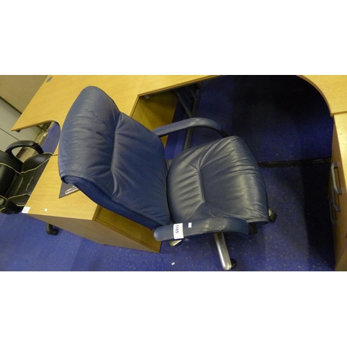 1185 - 1 blue upholstered office swivel chair