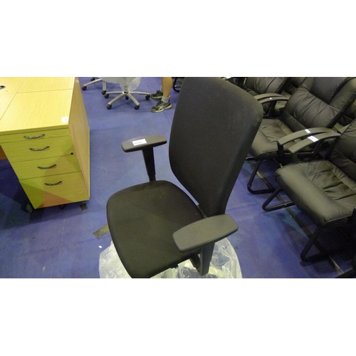 1215 - 1 black upholstered office swivel chair by Konig & Neurath