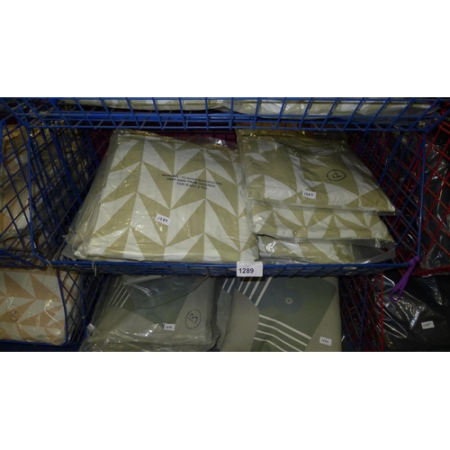 1289 - 12 triangle pattern cushions by Live Iconic - contents of 1 mesh basket which is not included