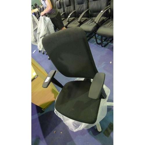 1213 - 1 black upholstered office swivel chair by Konig & Neurath