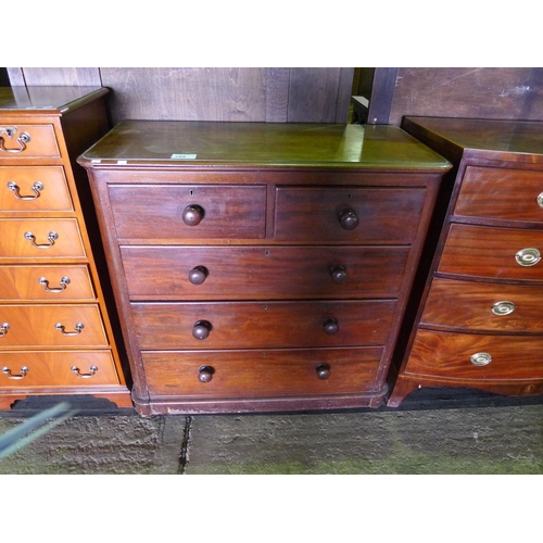 789 - A Victorian mahogany chest of two short and three long drawers with turned knobs