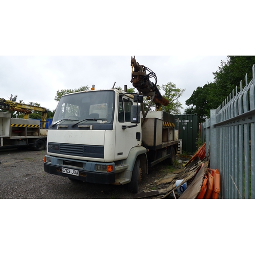 5 - DAF FA 55 160 Ti  Reg: X763 JDA  YoM 24/02/2001. Dropside lorry fitted with Atlas 3008 crane c/w aug... 