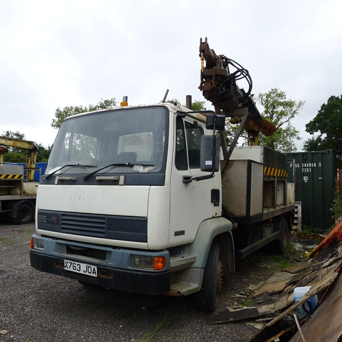 5 - DAF FA 55 160 Ti  Reg: X763 JDA  YoM 24/02/2001. Dropside lorry fitted with Atlas 3008 crane c/w aug... 