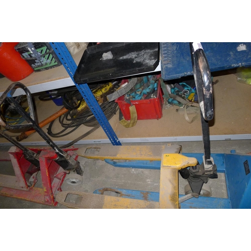 2068 - 1 yellow painted pallet truck