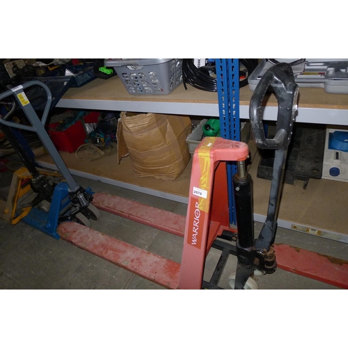 2070 - 1 high lift pallet truck by Warrior capacity approx 1000kg