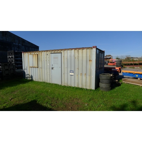 2541 - A metal anti vandal single room site office container approx 6.32m x 2.74m (20 foot) with key