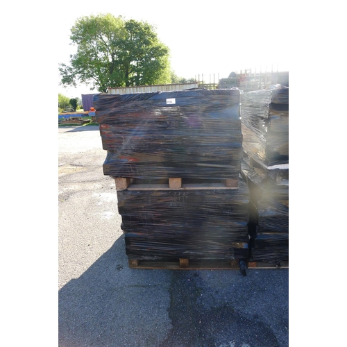 2556 - 2 pallets containing a quantity of Durox lightweight building blocks