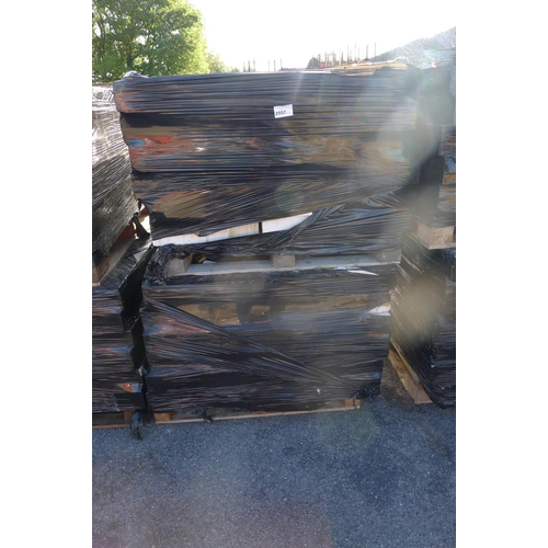 2557 - 2 pallets containing a quantity of Durox lightweight building blocks