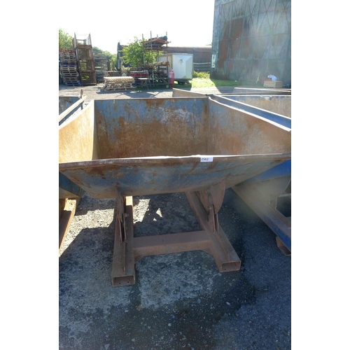 2562 - 1 metal tipping skip suitable for forklift etc