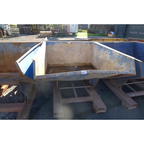 2563 - 1 metal tipping skip suitable for forklift etc