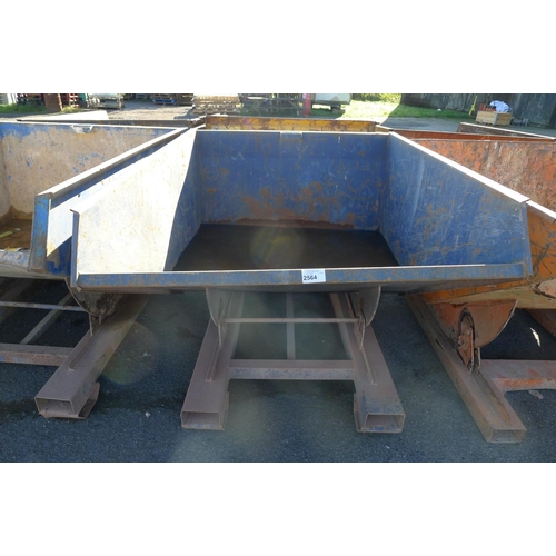 2564 - 1 metal tipping skip suitable for forklift etc