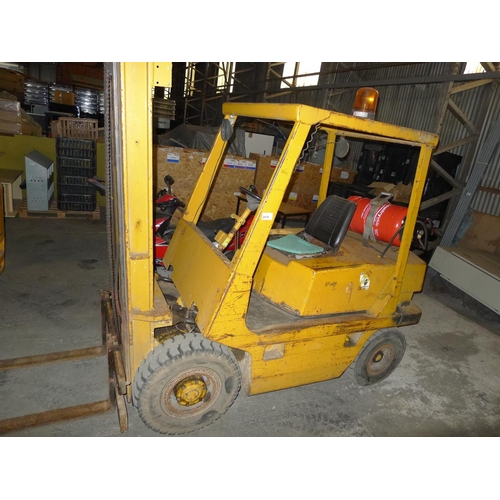 2575 - 1 gas forklift by Coventry Climax type GAQ20 / 1548,  capacity approx 2000kg, max lift height 3.0m, ... 