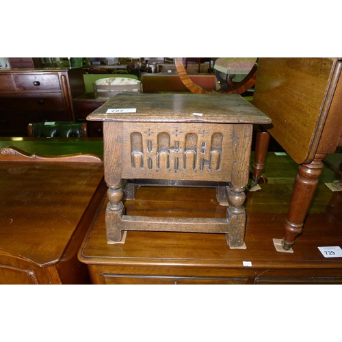 727 - A small rectangular topped carved oak sewing box with a lift lid