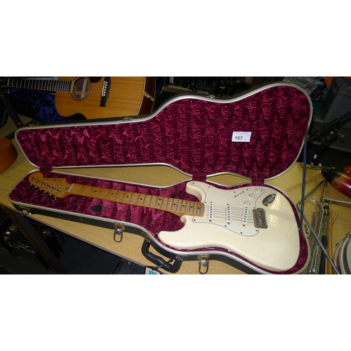 157 - 1 vintage 6 string cream electric guitar by Fender type Stratocaster, made in Mexico, serial number ... 