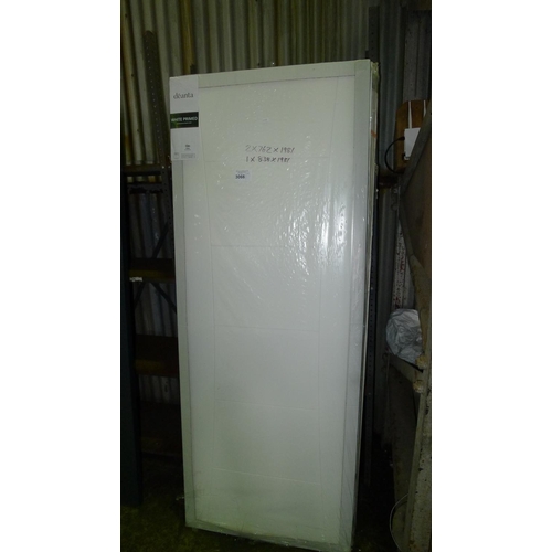 3066 - 3 white internal doors by Deanta, 2 at approx 762mm x 1981mm & 1 at approx 838mm x 1981mm