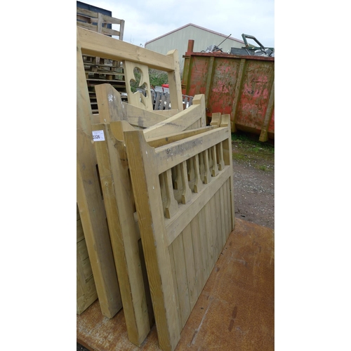 3326 - A pair of wooden gates each approx 1.37m wide / 1.07m