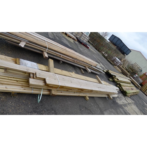 3333 - A quantity of various wood including decking, batten, several 270mm wide boards etc, lengths vary