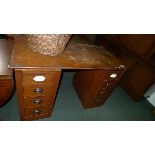 730 - An Edwardian mahogany flat topped pedestal desk