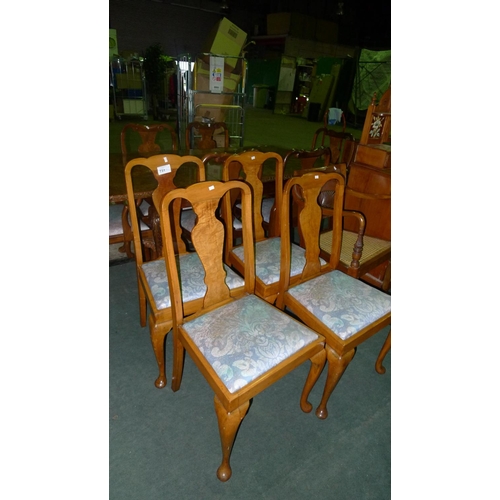 731 - A set of 4 Queen Anne style walnut dining chairs with upholstered lift out seats on cabriole legs