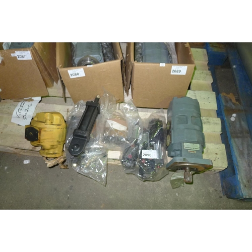 2090 - 1 hydraulic pump by Uchida & a small quantity of various other hydraulic related items