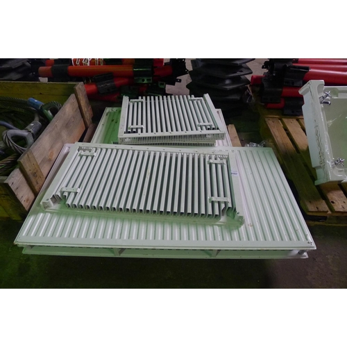 2097 - 1 pallet containing 5 various radiators (no stop plugs)