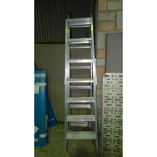 62 - 2 aluminium step ladders