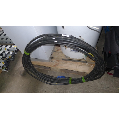 2041 - 1 length of armoured cable