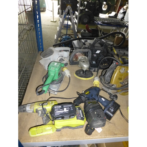 2181 - A quantity of various power & other tools including a circular saw, 2 sanders, a power plane, a lase... 