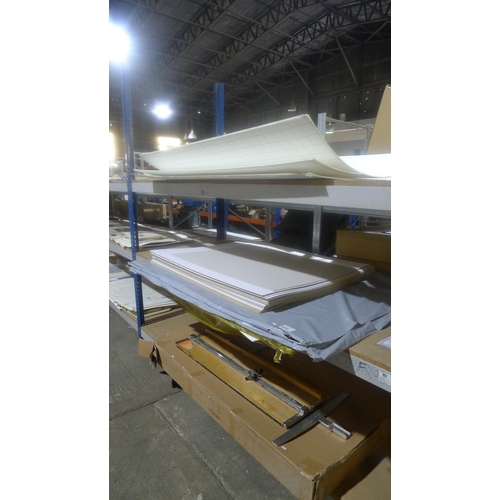 3022 - A quantity of various large sheet materials including mount board and foam board together with 1 vin... 