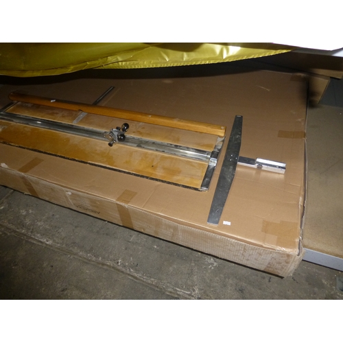 3022 - A quantity of various large sheet materials including mount board and foam board together with 1 vin... 