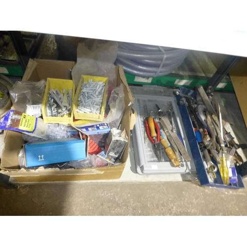 3056 - A quantity of various items including hand tools, an extension lead, clamps etc. Contents of one bay... 