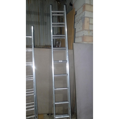 34 - 1 double extending aluminium ladder - 9 tread