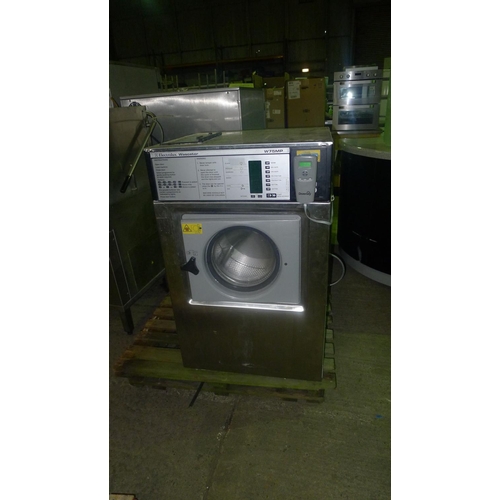 1852 - One commercial washing machine by Electrolux type w75 MP unit comes with a diversity liquid dispense... 