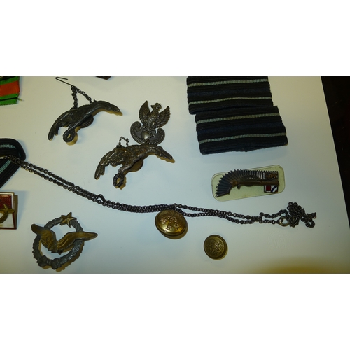 599 - A small quantity of various cap badges and military insignia relating to the Polish Free Airforce 30... 