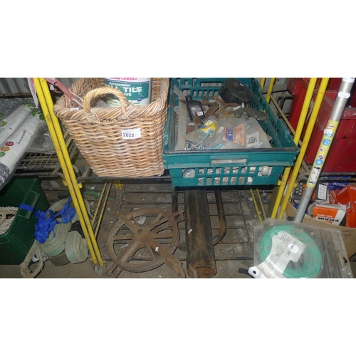 2022 - A quantity of various items including a post rammer, a vintage metal pulley, gate hinges, a basket o... 