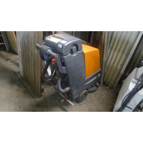 2048 - 1 walk behind floor cleaner by Taski type Combimat 700