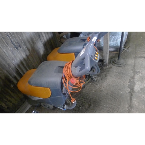 2050 - 1 walk behind floor cleaner by Taski type Swingo 450E