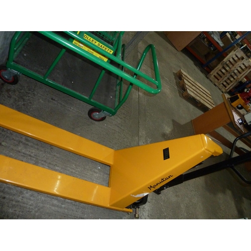 2103 - 1 set of high lift pallet trucks by Manutan, capacity approx 1000kg, lift height 800mm